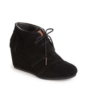 Toms black wedges